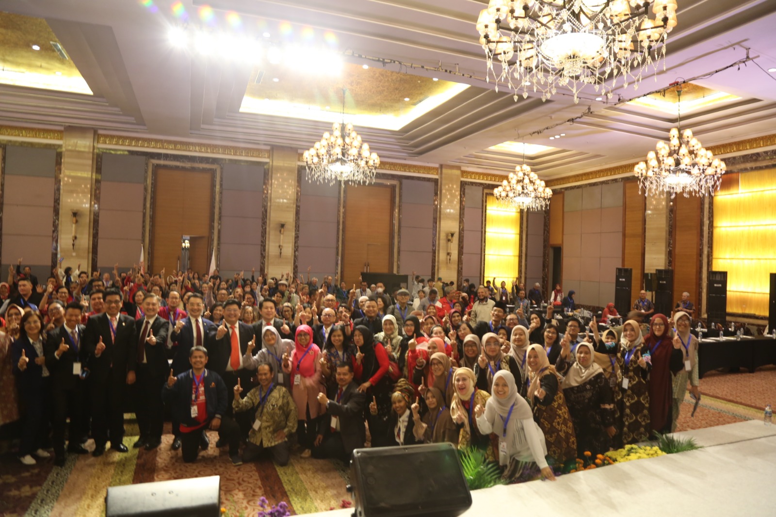 Foto bersama seluruh peserta Revolusi Kewirausahaan